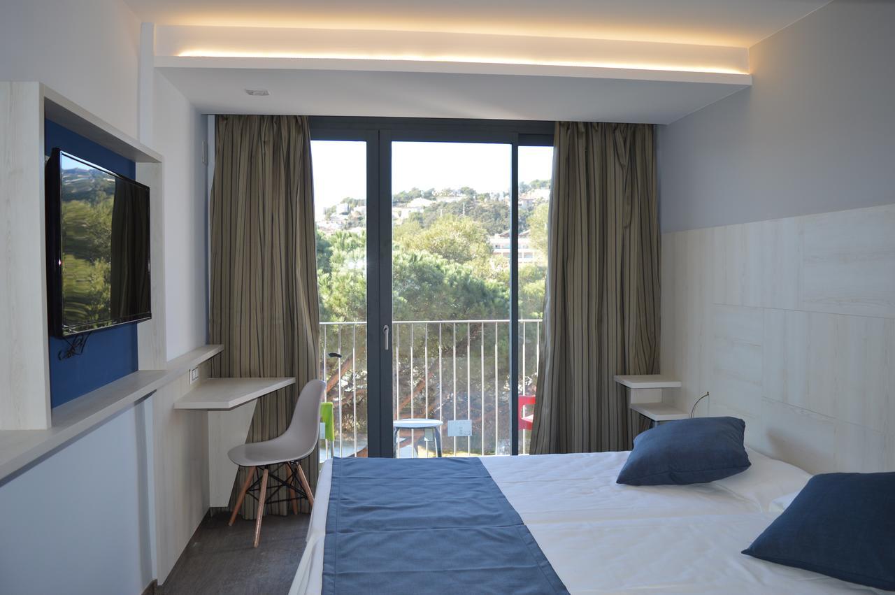 Chambre Double ou Lits Jumeaux - Vue sur Piscine