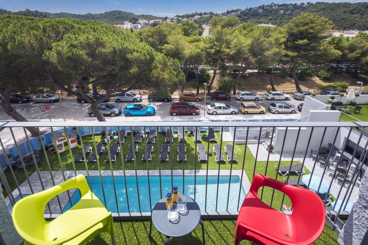 Chambre Double ou Lits Jumeaux Deluxe - Vue sur Piscine (2 Adultes + 1 Enfant)